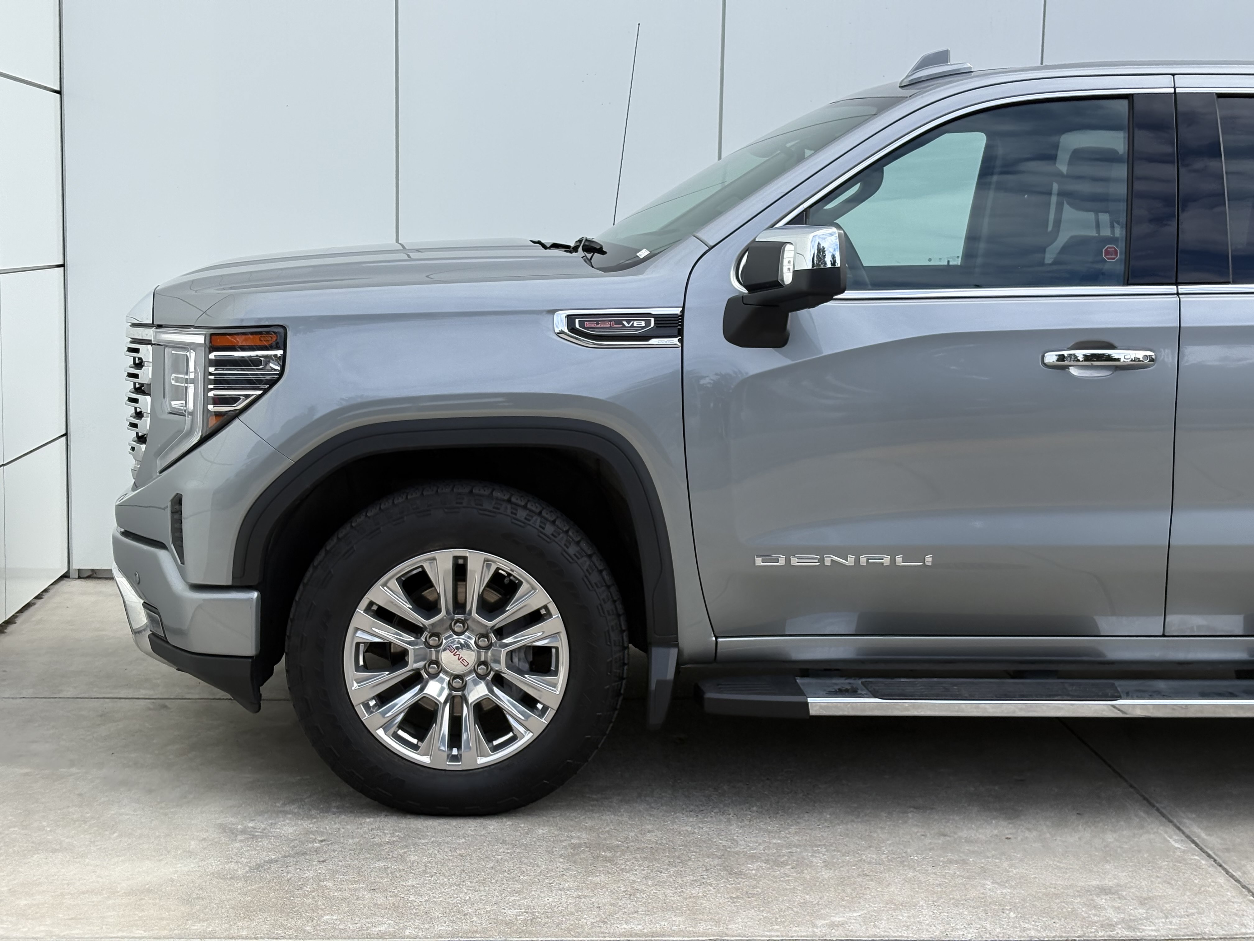 Used 2024 GMC Sierra 1500 Denali w/ Technology Package AWD/4WD image 5