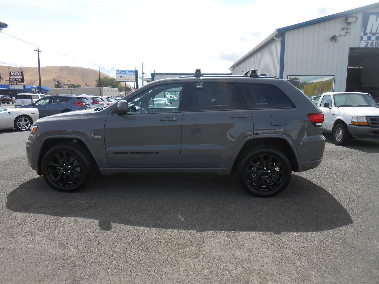 Used 2022 Jeep Grand Cherokee Laredo X AWD/4WD image 6