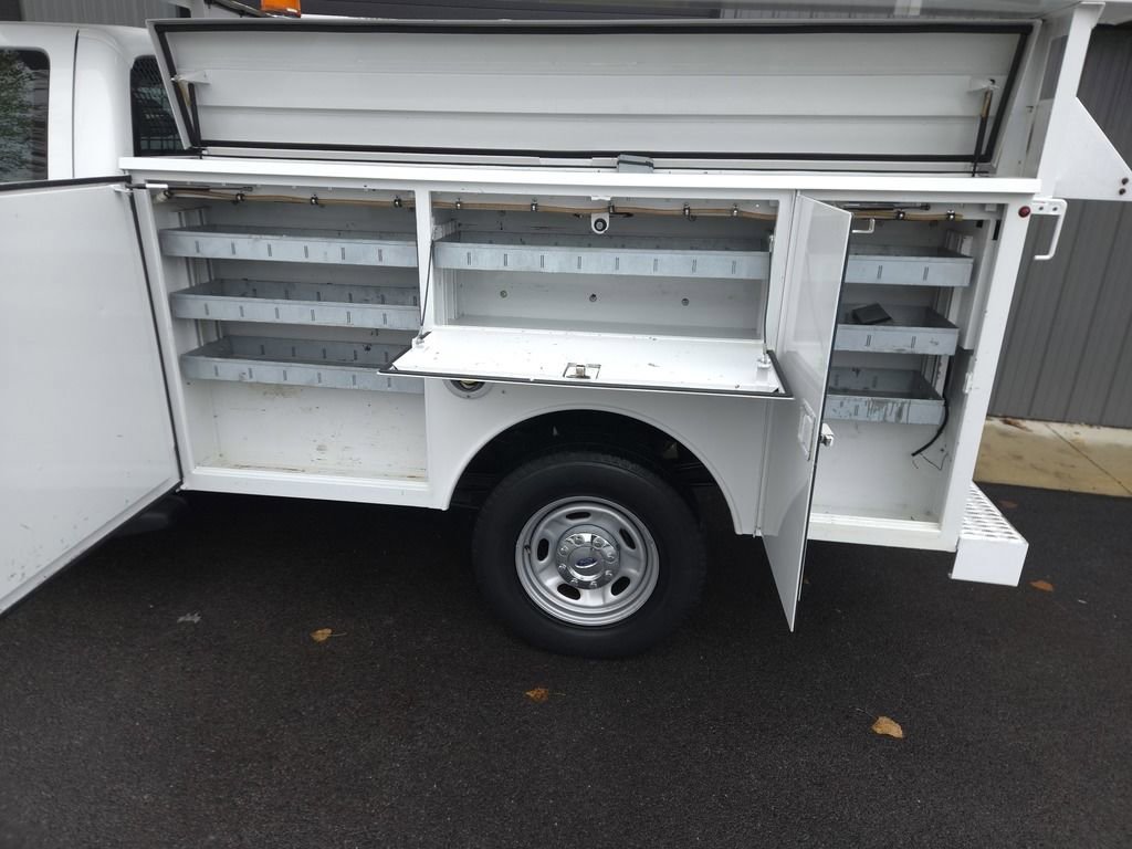 Used 2015 Ford F250 XL w/ Power Equipment Group image 4