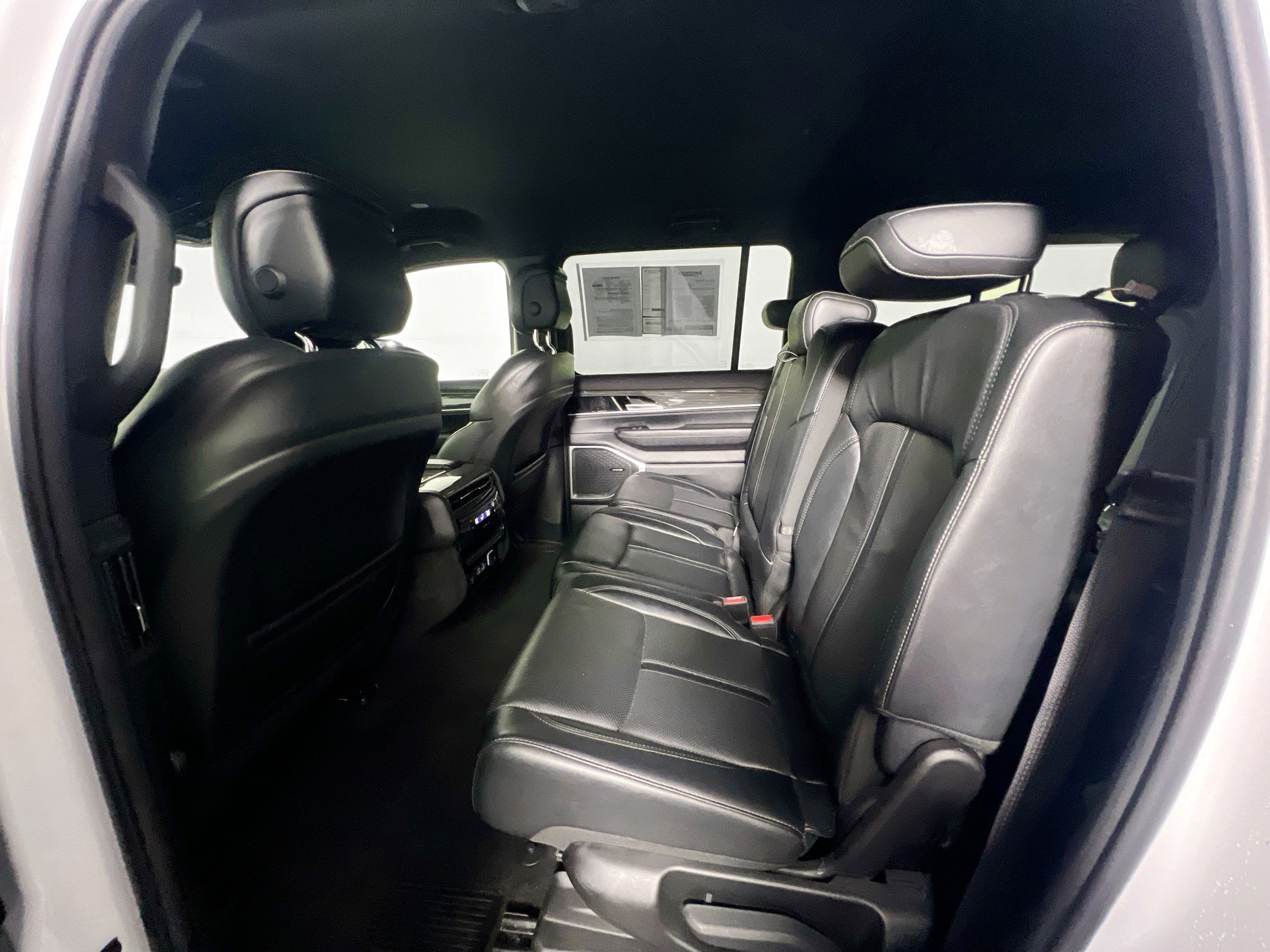 Used 2022 Jeep Wagoneer Series II AWD/4WD image 29