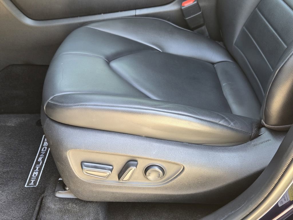 Used 2022 Toyota Highlander XLE image 26