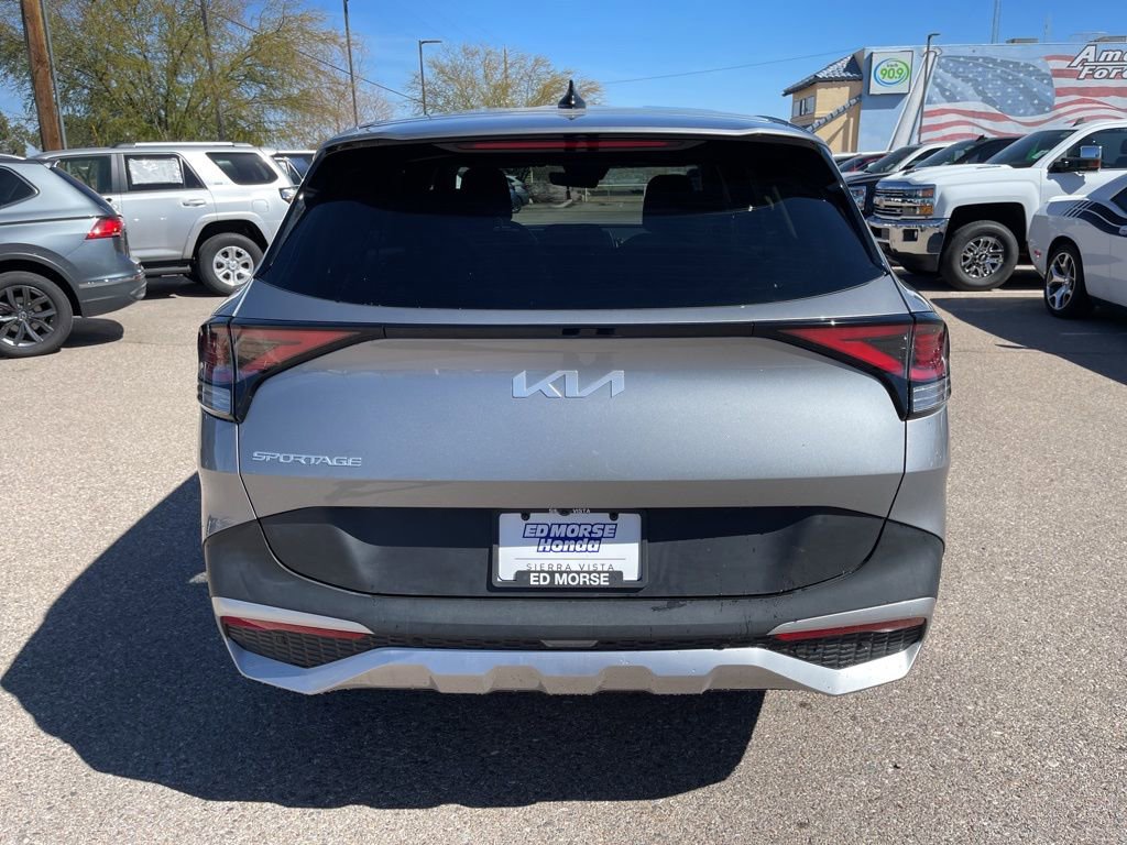 Used 2025 Kia Sportage LX FWD image 4