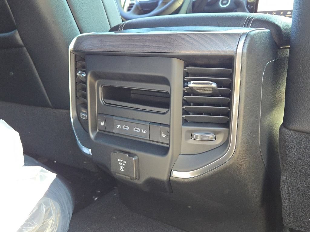 New 2026 RAM 2500 Laramie AWD/4WD image 16