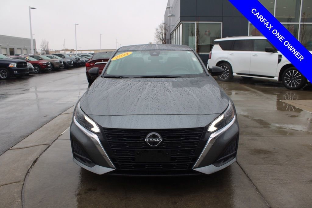 Used 2024 Nissan Altima 2.5 SV image 2