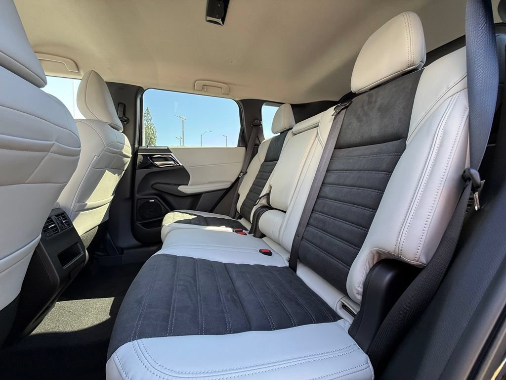 New 2026 Mitsubishi Outlander FWD image 38