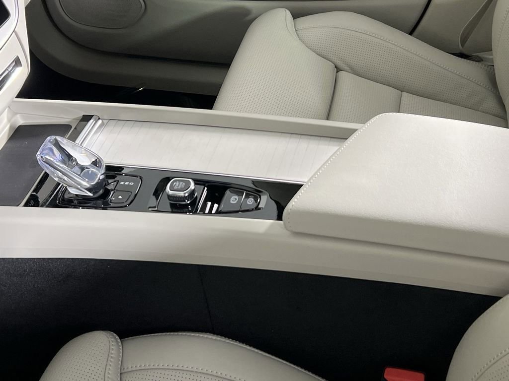 New 2026 Volvo XC60 B5 Ultra w/ Protection Package Premier image 19