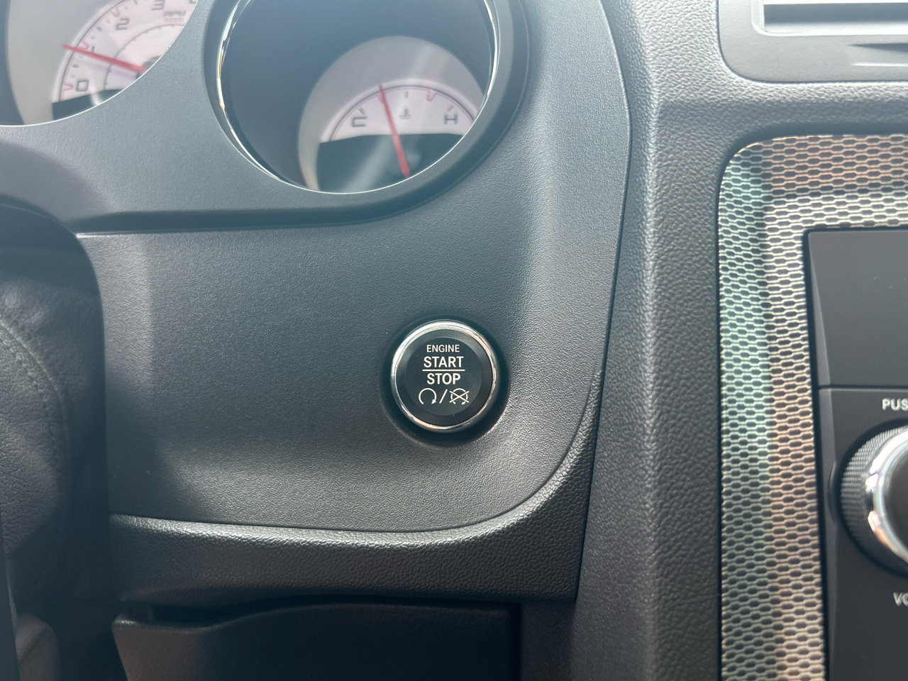 Used 2014 Dodge Challenger R/T image 22