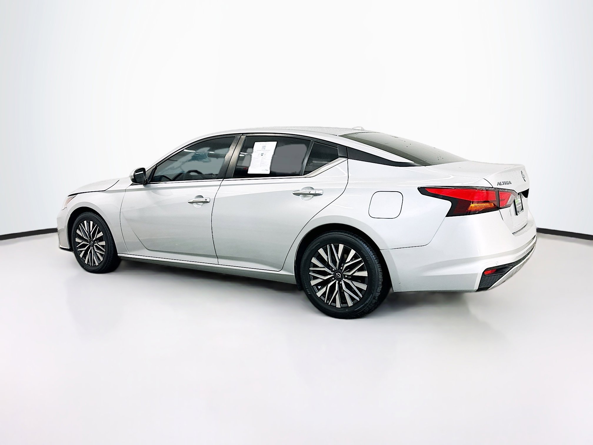 Used 2023 Nissan Altima 2.5 SV image 5