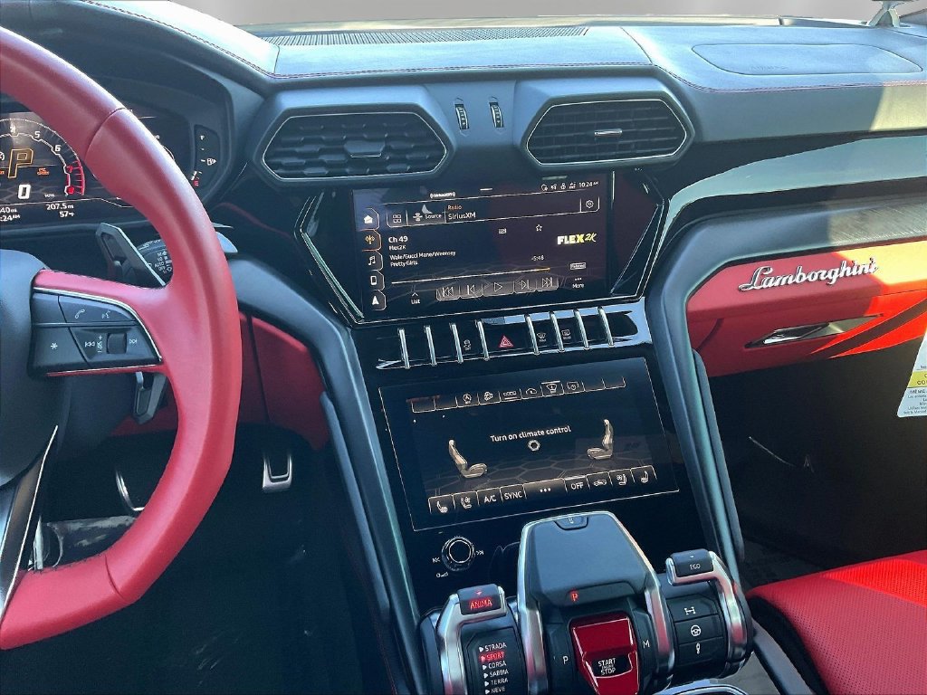 Used 2022 Lamborghini Urus AWD/4WD image 9