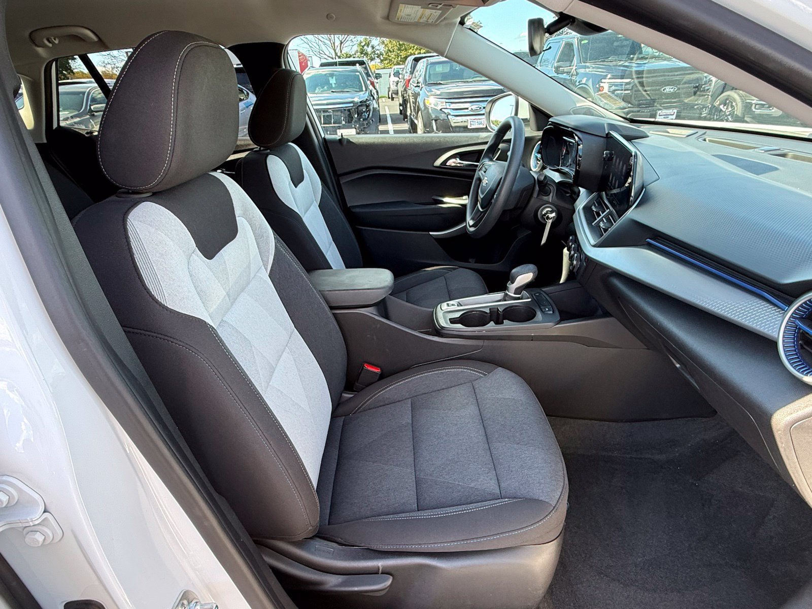 Used 2025 Chevrolet Trax LS w/ LS Convenience Package FWD image 17
