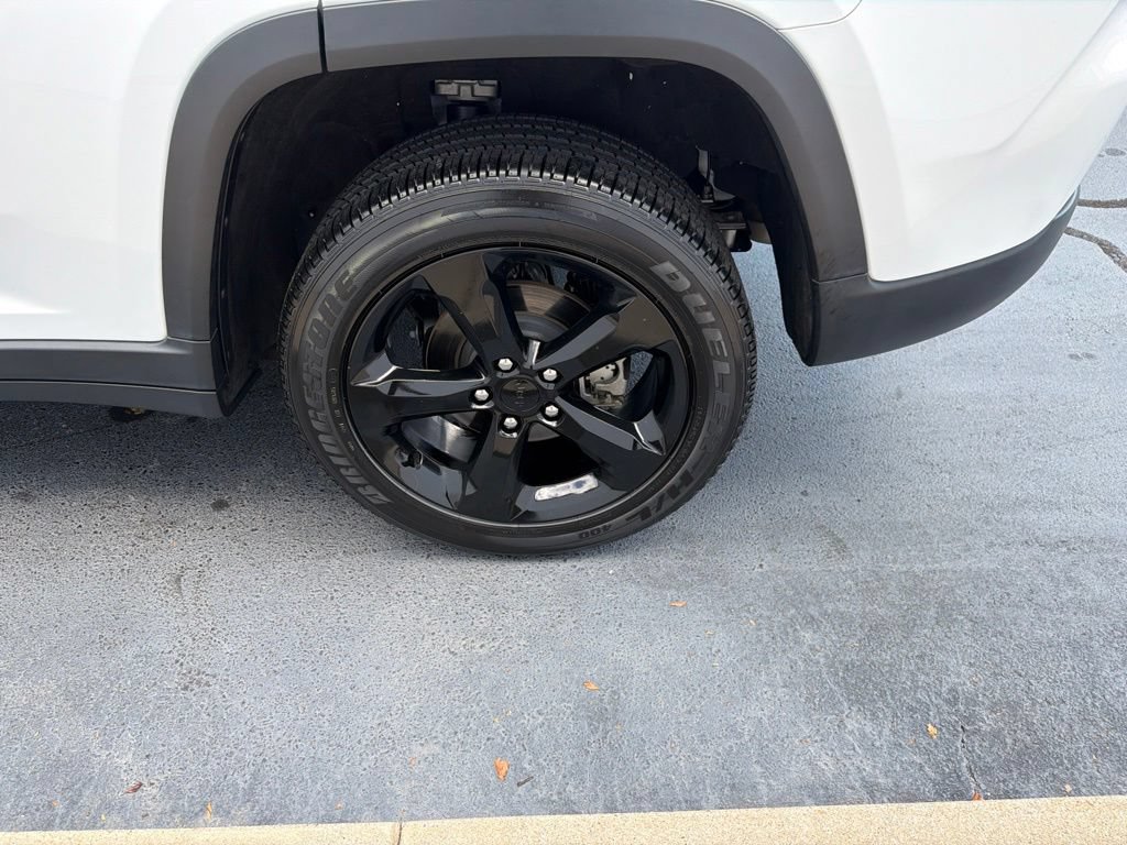 Used 2023 Jeep Grand Cherokee Altitude AWD/4WD image 13