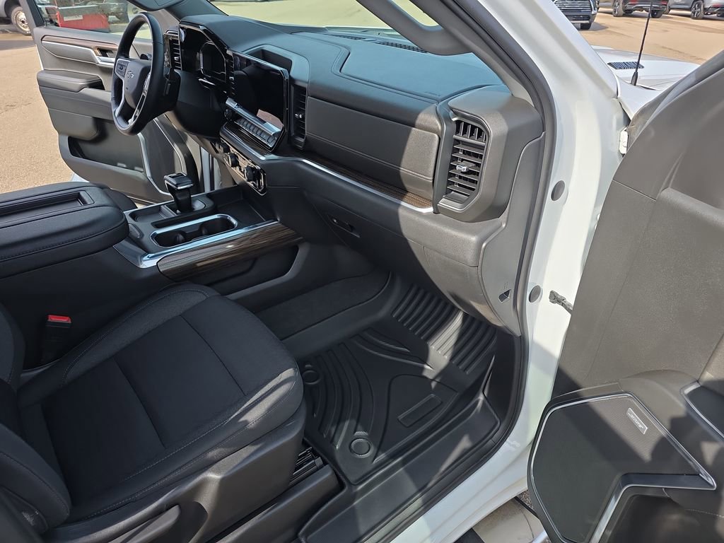 Certified 2022 Chevrolet Silverado 1500 RST w/ Convenience Package II AWD/4WD image 10