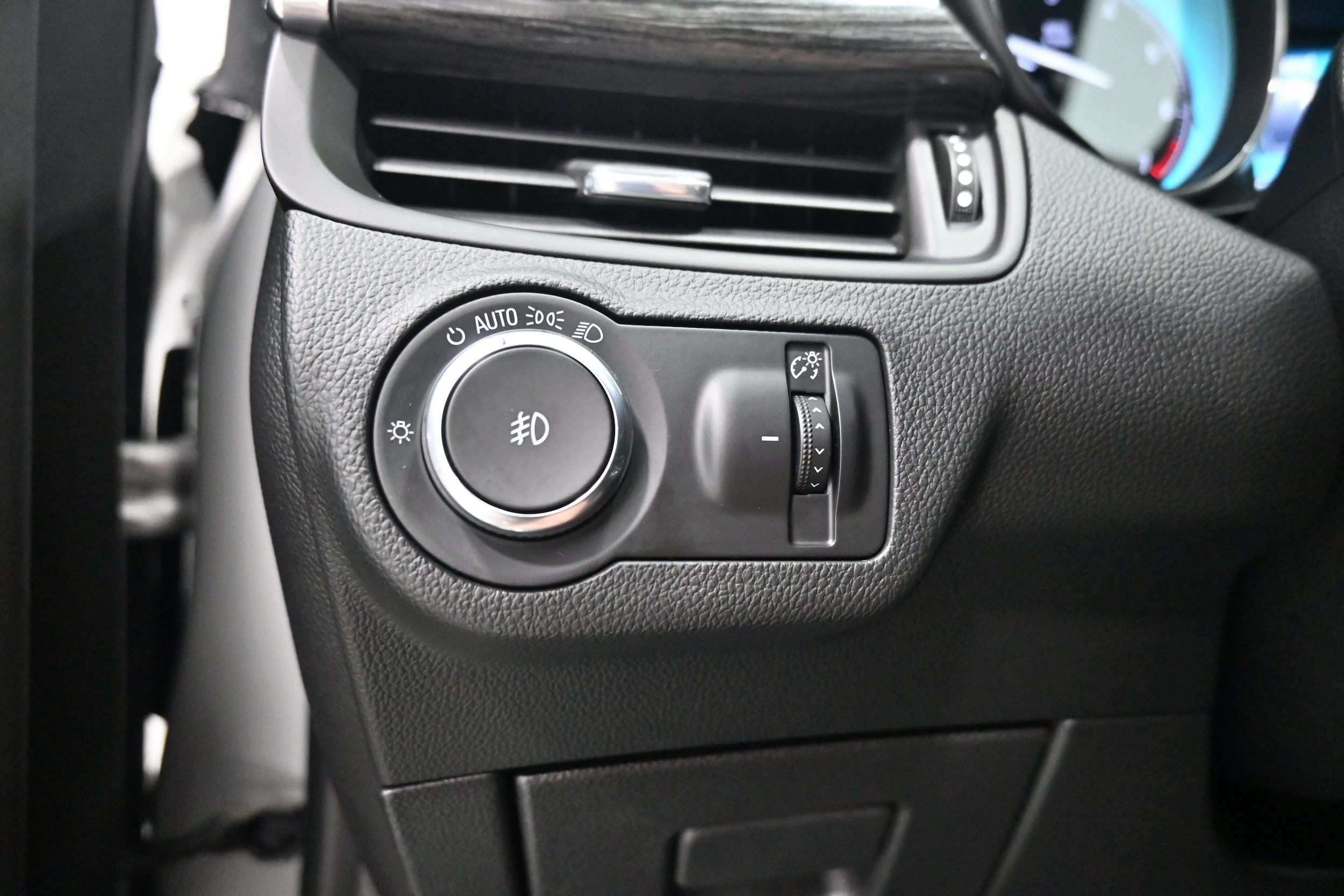 Used 2017 Buick Envision Essence AWD/4WD image 10