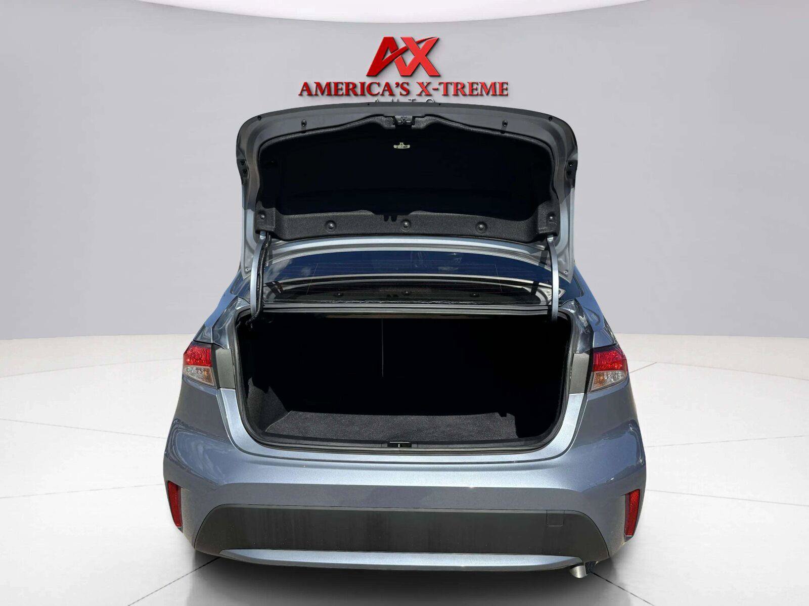 Used 2021 Toyota Corolla LE FWD image 47