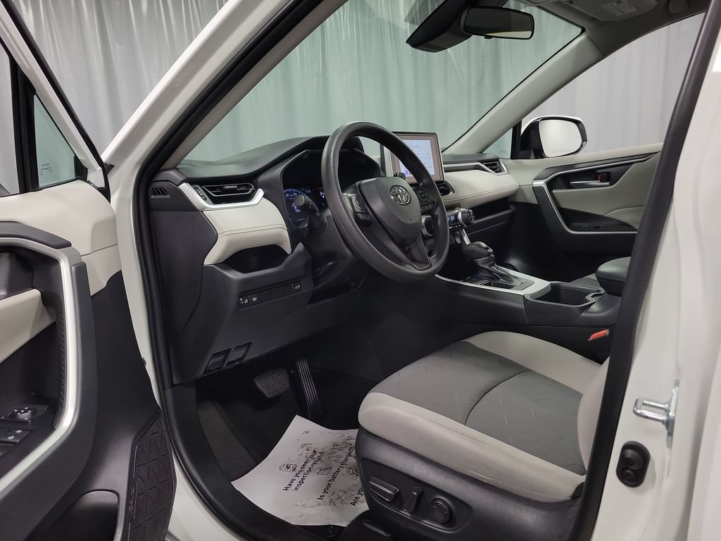 Used 2025 Toyota RAV4 XLE w/ Convenience Package FWD image 12