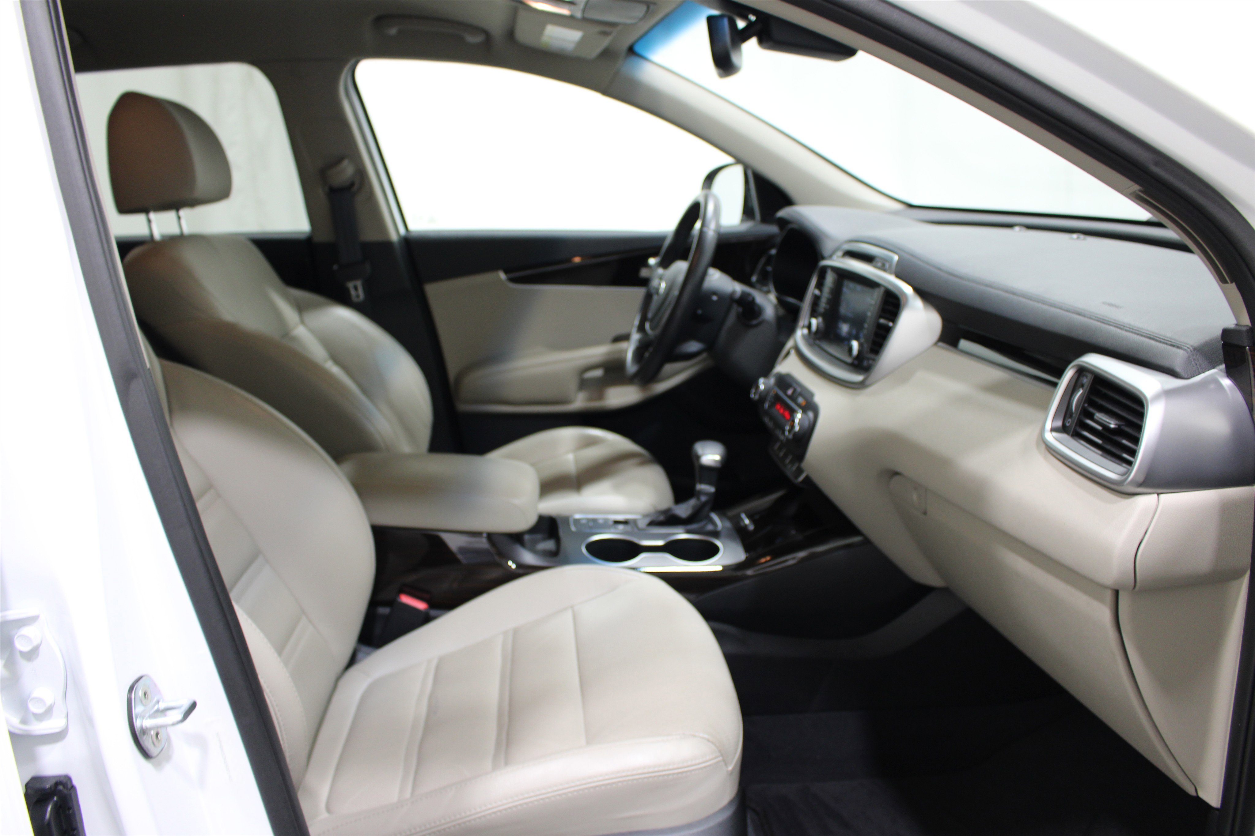 Used 2019 Kia Sorento EX image 24