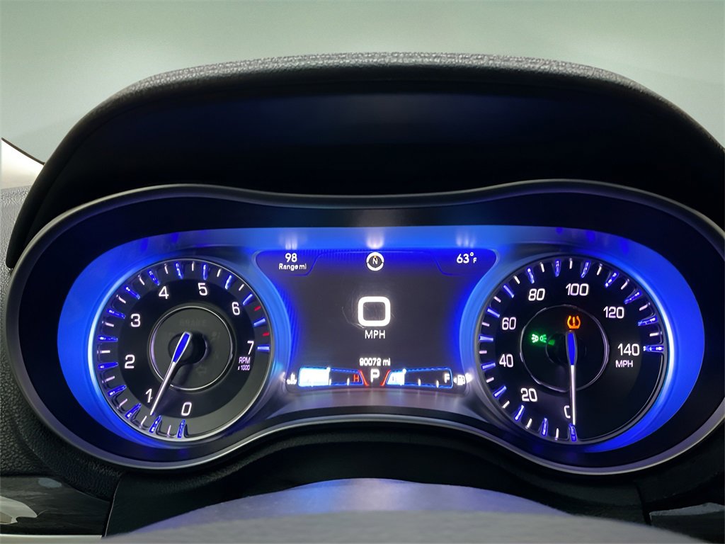 Used 2017 Chrysler 300 Limited image 19