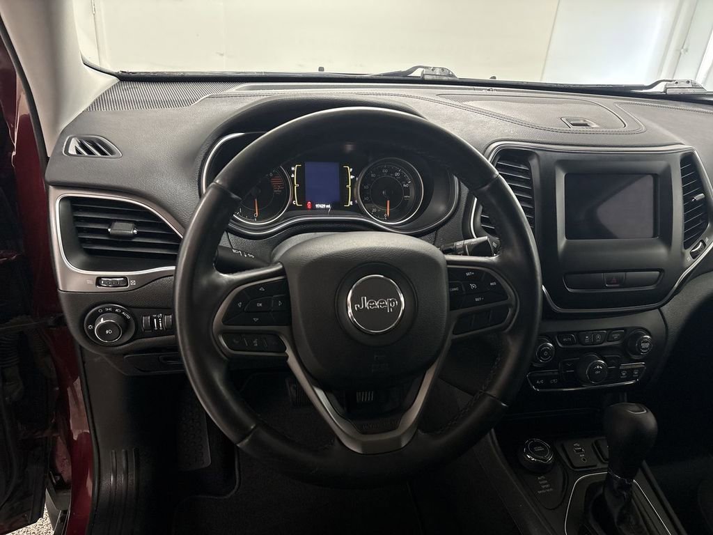 Used 2019 Jeep Cherokee Latitude AWD/4WD image 13