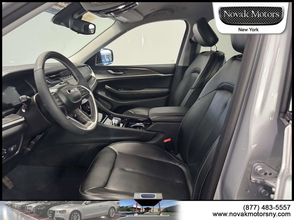 Used 2023 Jeep Grand Cherokee L Limited AWD/4WD image 12