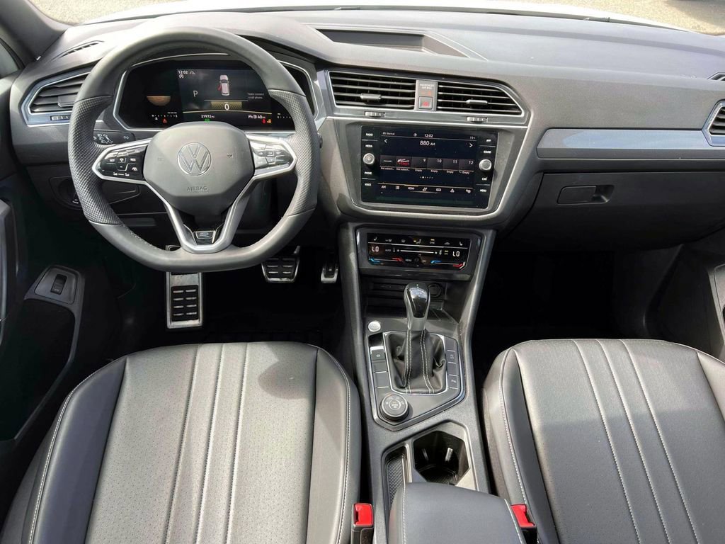 Used 2022 Volkswagen Tiguan SE R-Line image 12