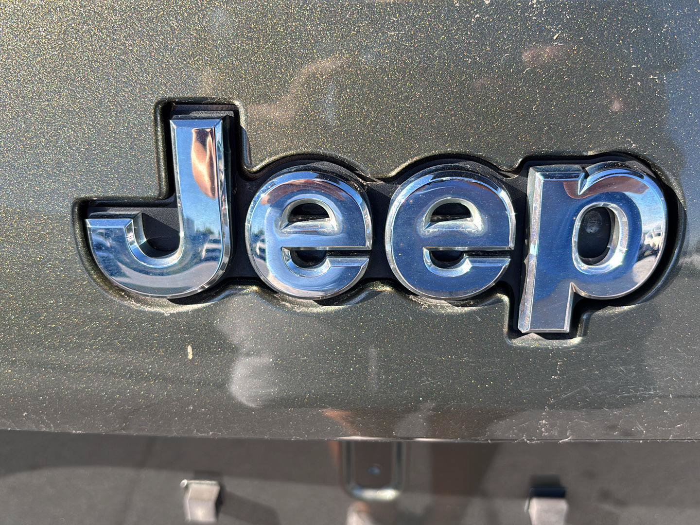 Used 2019 Jeep Cherokee Latitude Plus w/ Cold Weather Group AWD/4WD image 14