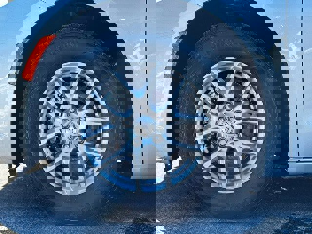 Used 2024 Chrysler Pacifica Touring-L image 3