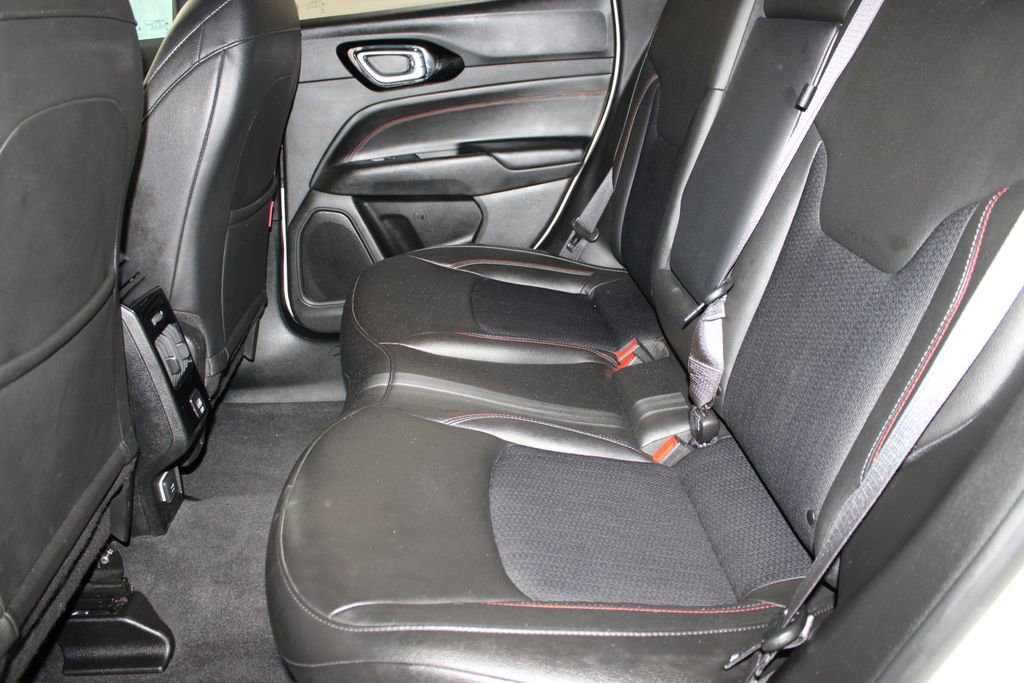 Used 2025 Jeep Compass Trailhawk image 21