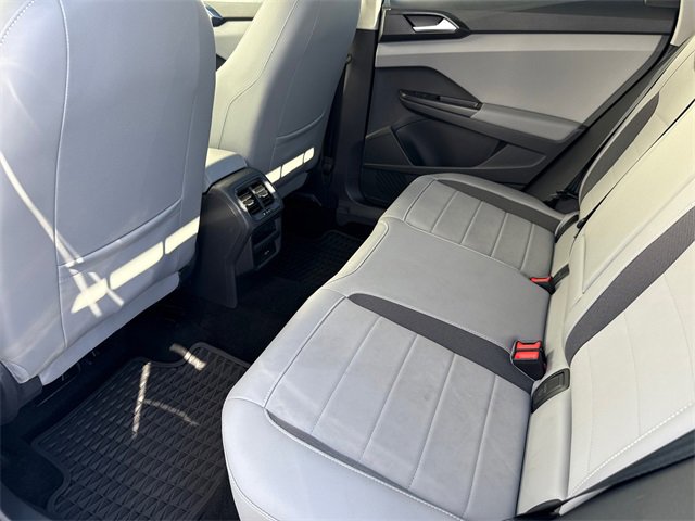 Certified 2023 Volkswagen Taos SE w/ Panoramic Sunroof Package image 37
