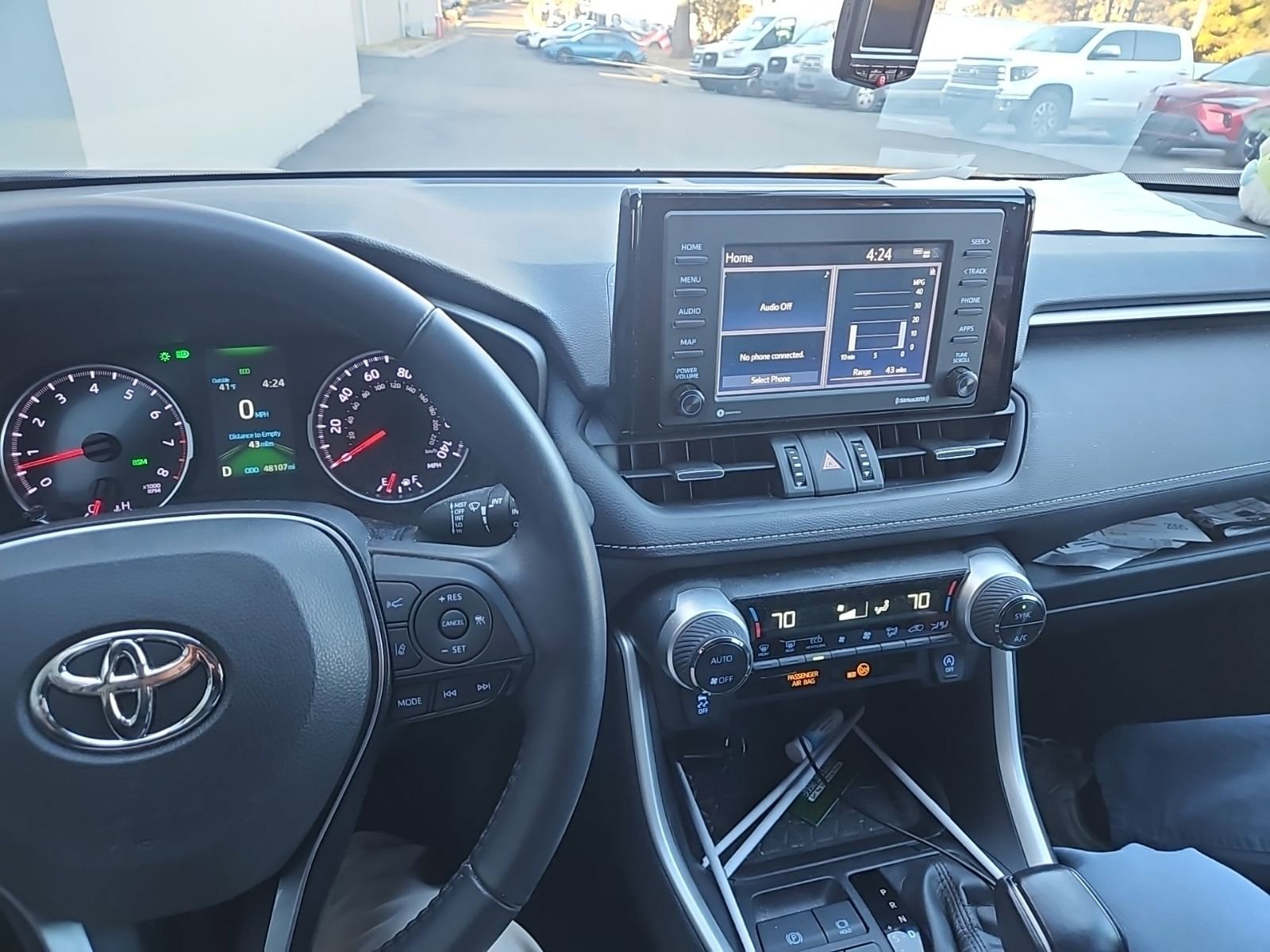 Used 2022 Toyota RAV4 XLE Premium image 11