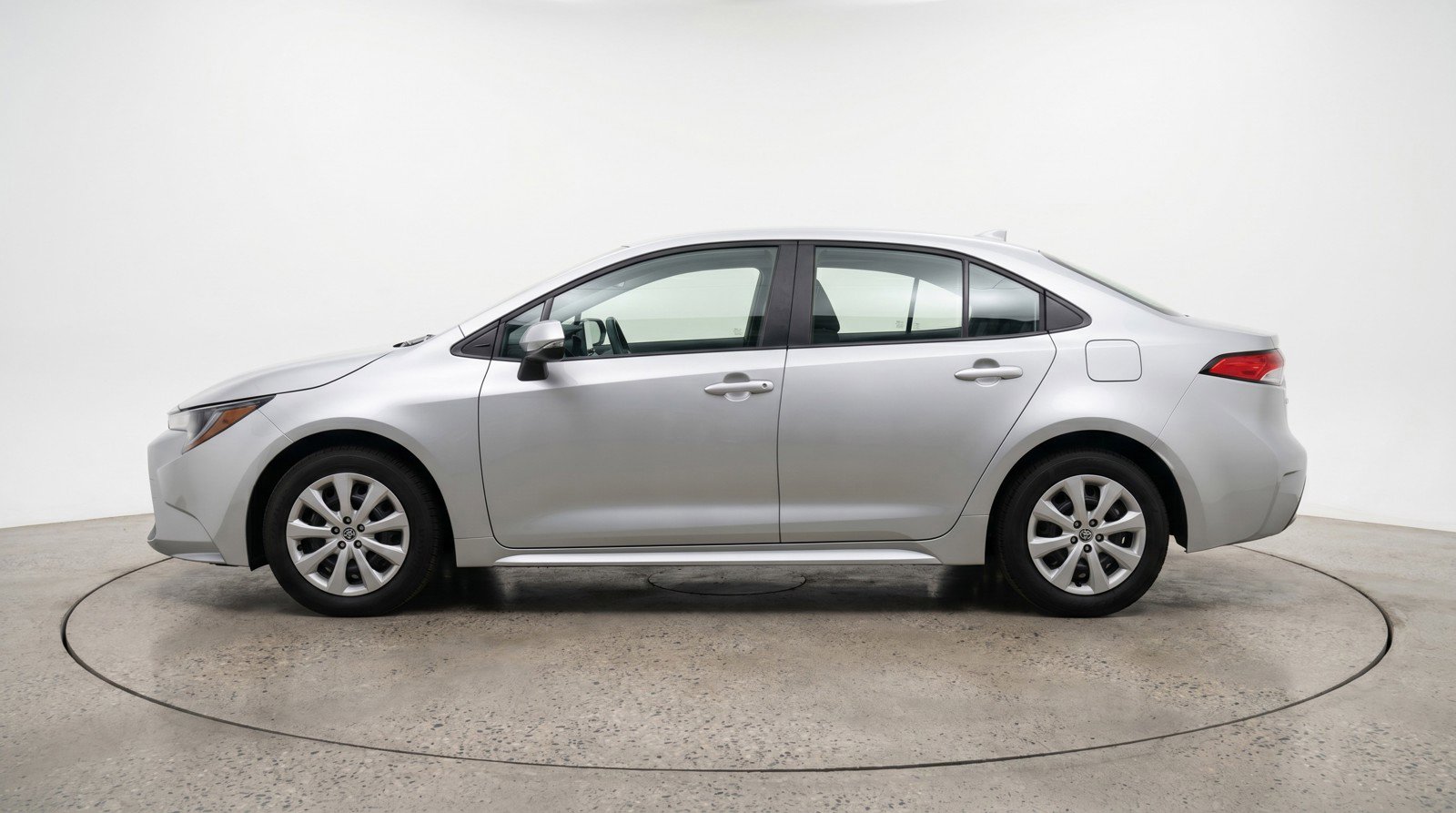 Used 2025 Toyota Corolla LE FWD image 5