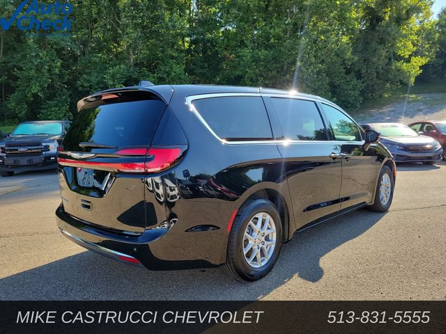 Used 2025 Chrysler Pacifica Select FWD image 5