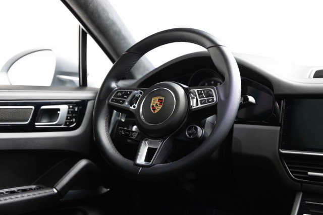 Used 2020 Porsche Cayenne Turbo image 10