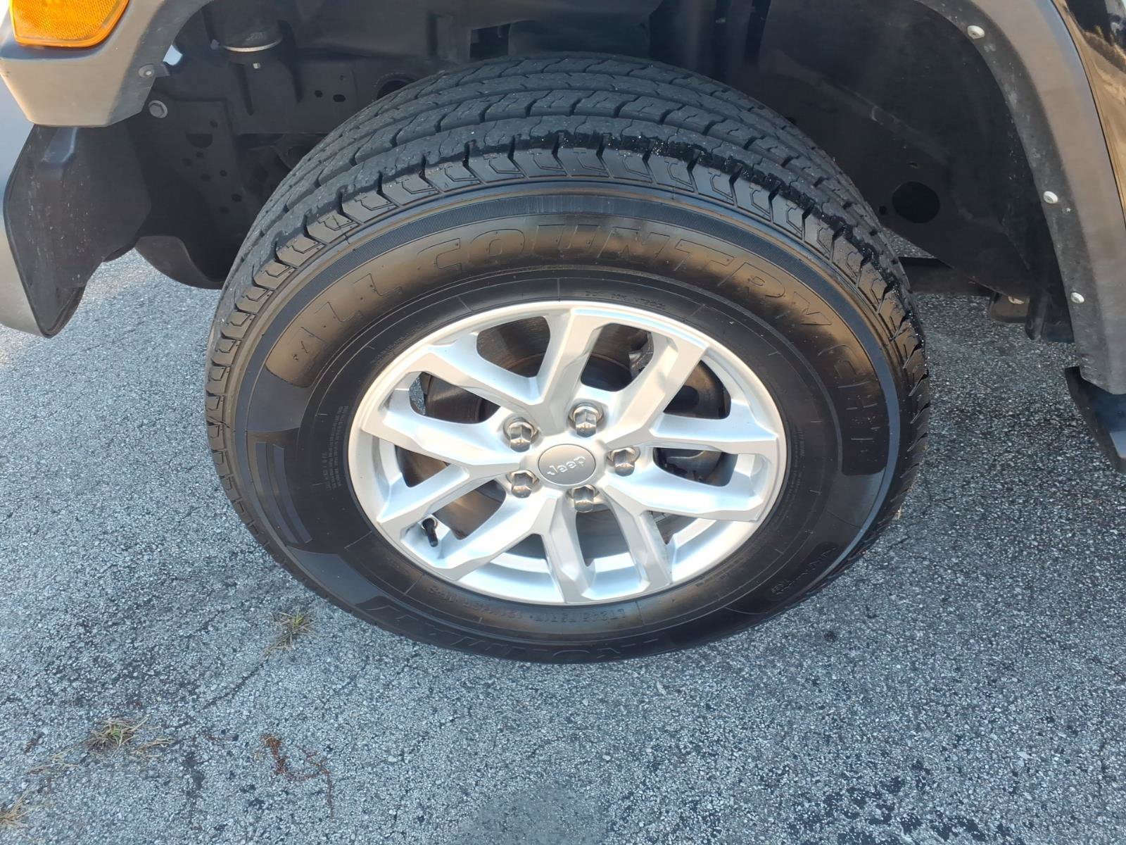Used 2023 Jeep Gladiator Sport AWD/4WD image 6