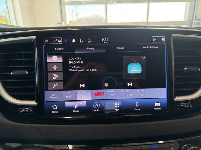 Used 2024 Chrysler Pacifica Touring-L FWD image 24
