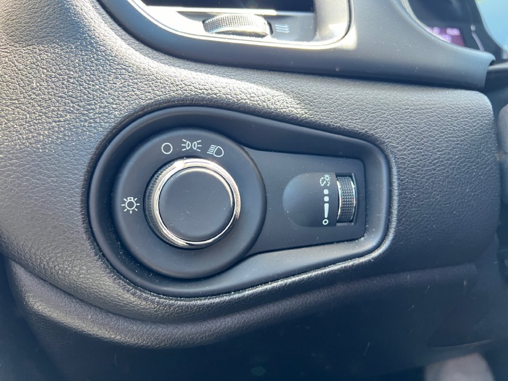 Used 2023 Jeep Renegade Latitude AWD/4WD image 14