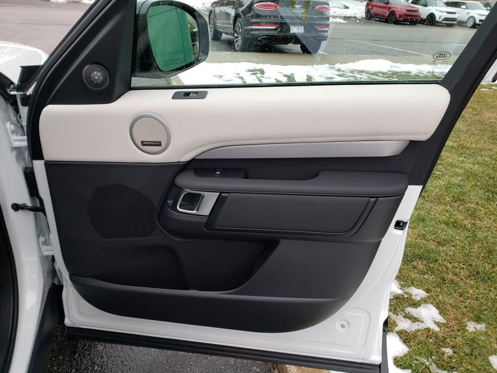 New 2026 Land Rover Discovery Limited Edition image 18