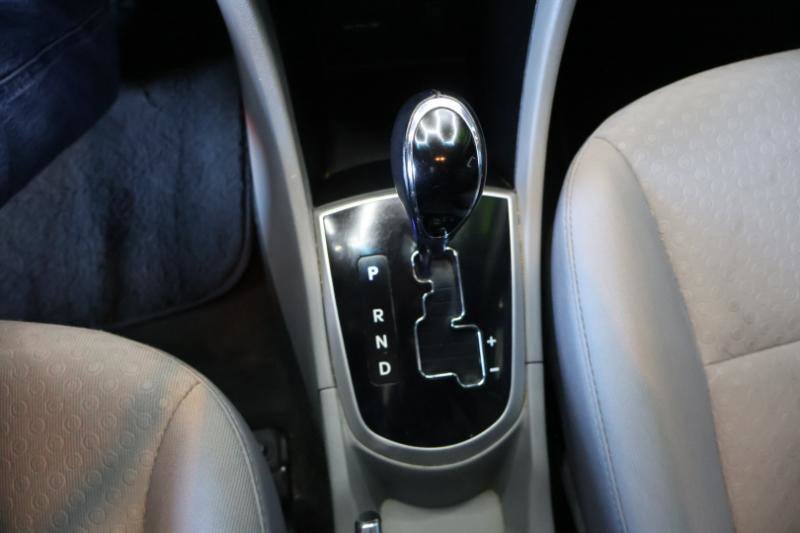 Used 2013 Hyundai Accent SE image 18