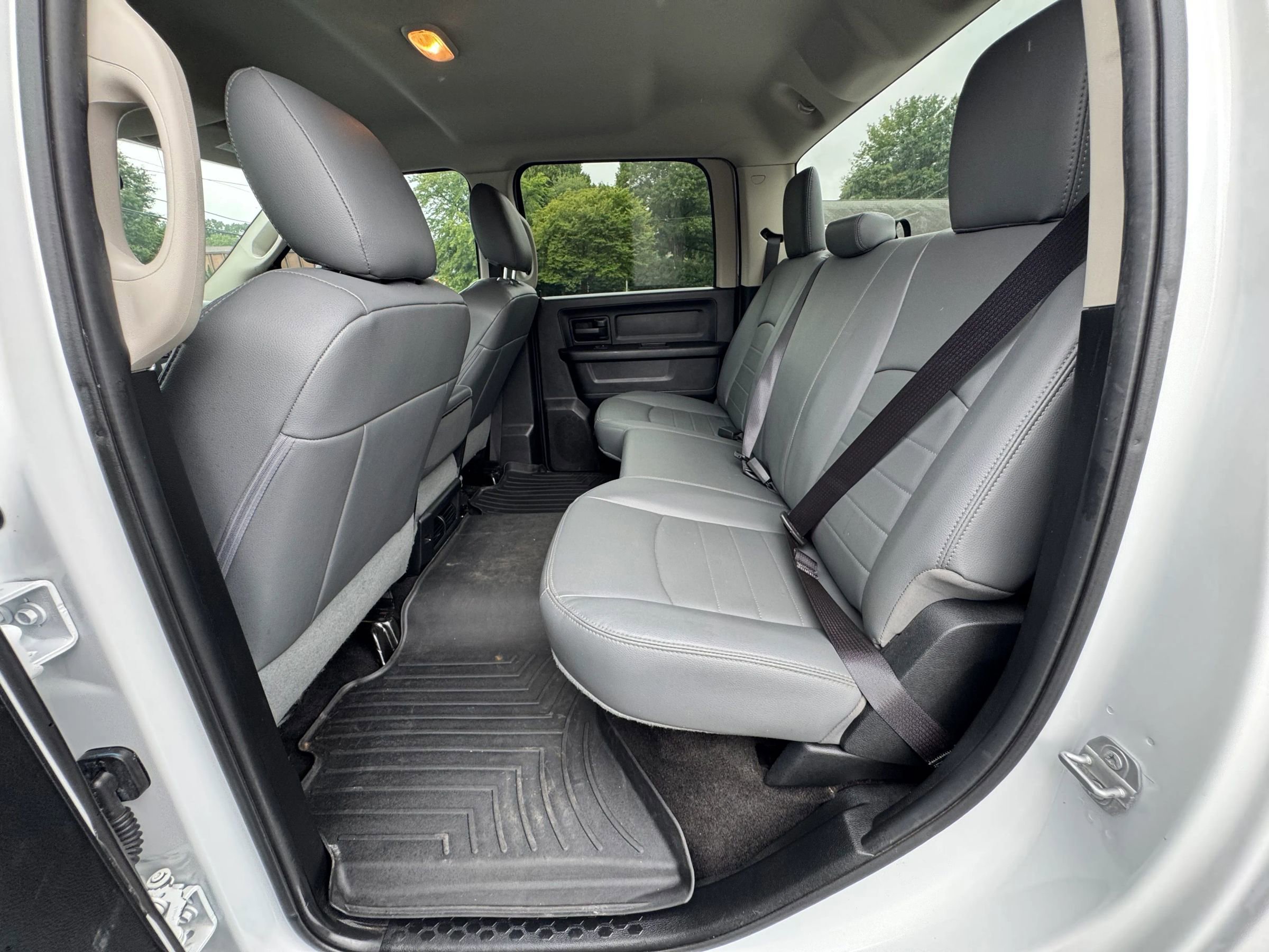 Used 2017 RAM 3500 Tradesman w/ Chrome Appearance Group image 16