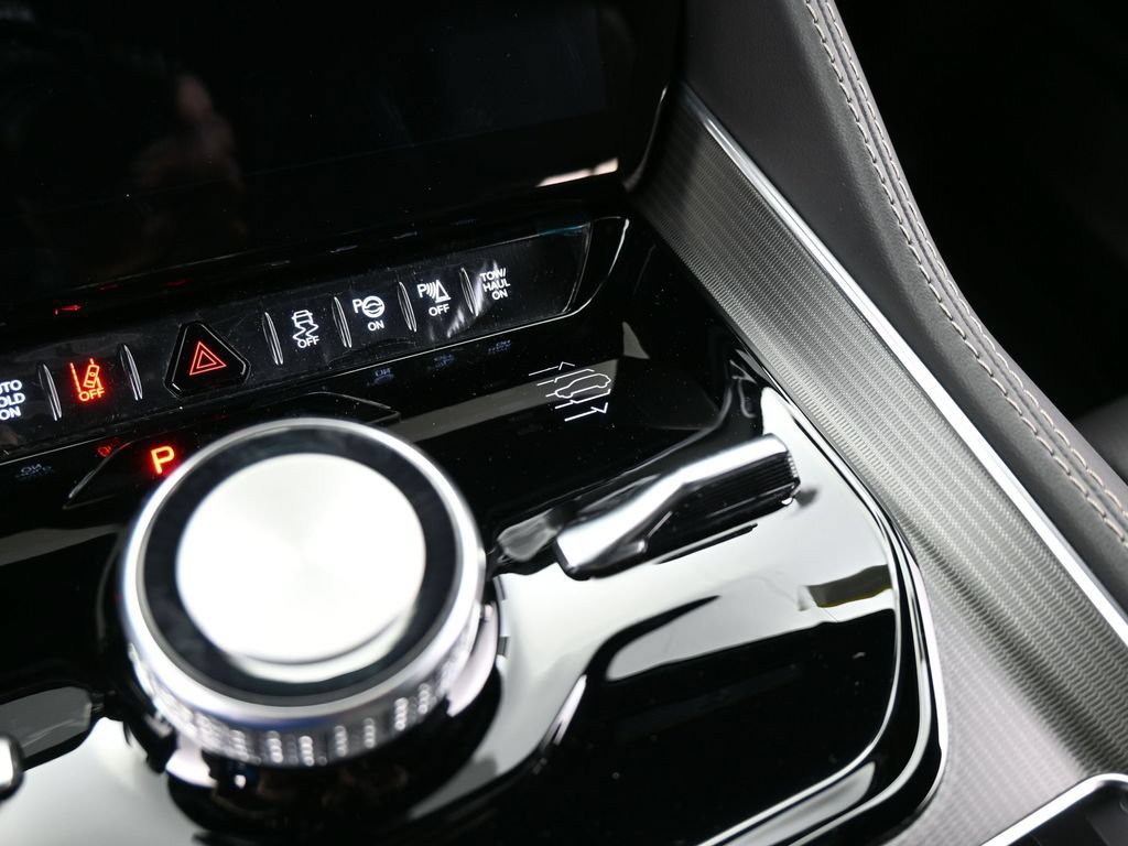 New 2026 Jeep Grand Wagoneer L Summit AWD/4WD image 24