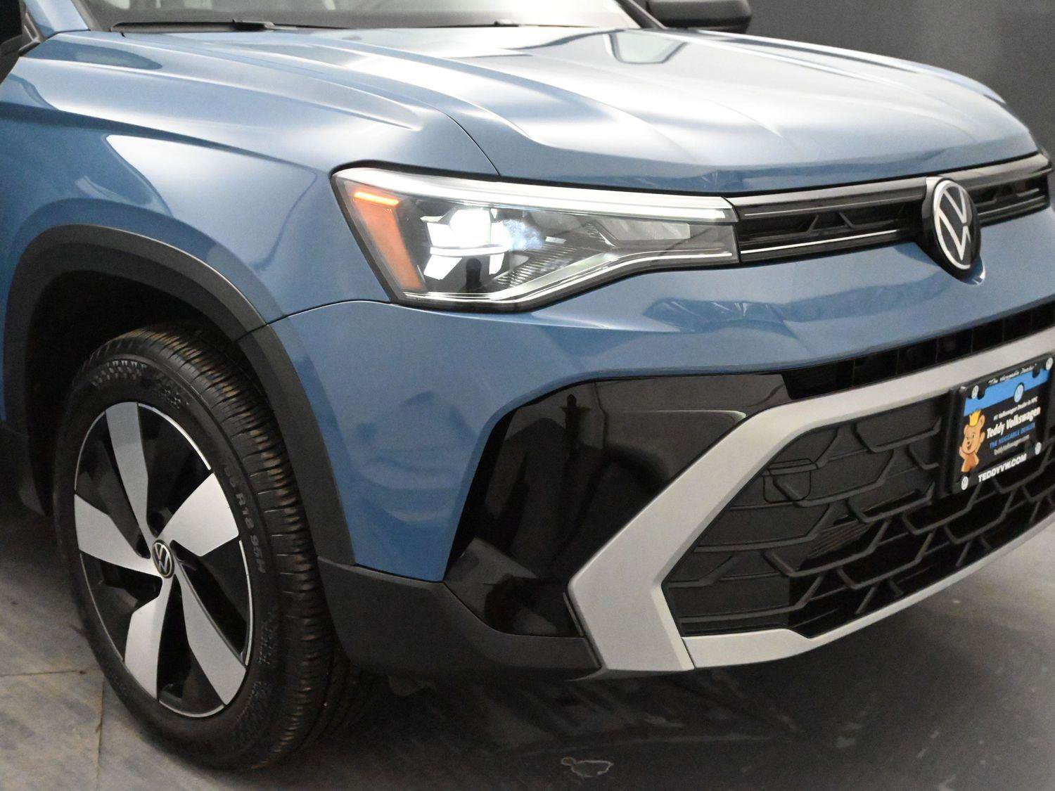 Certified 2025 Volkswagen Taos S AWD/4WD image 17