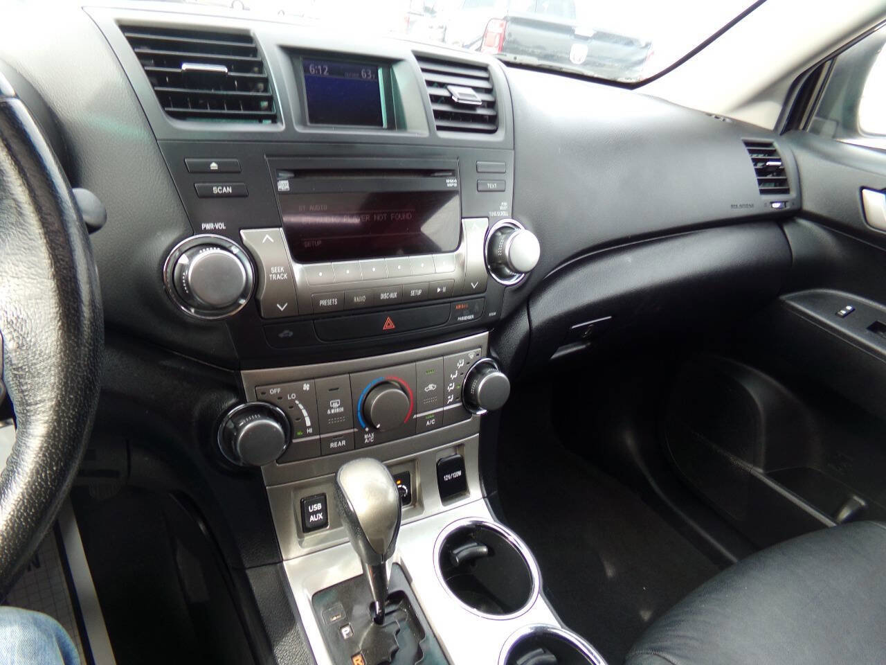 Used 2012 Toyota Highlander SE w/ Tow Pkg image 11