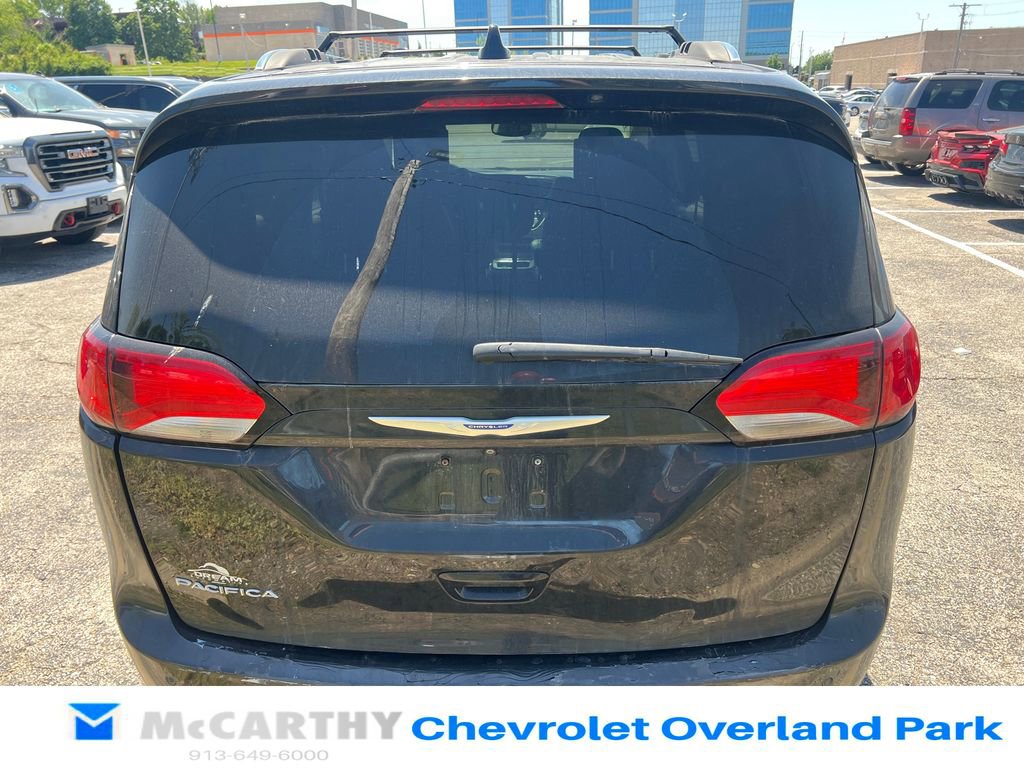 Used 2020 Chrysler Pacifica Touring-L Plus FWD image 4