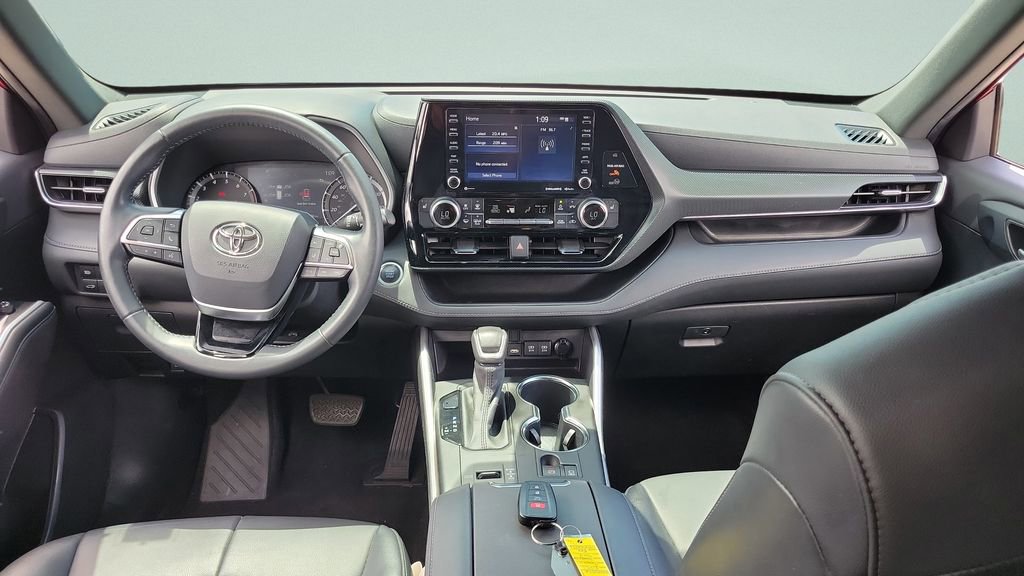 Used 2021 Toyota Highlander XSE image 12