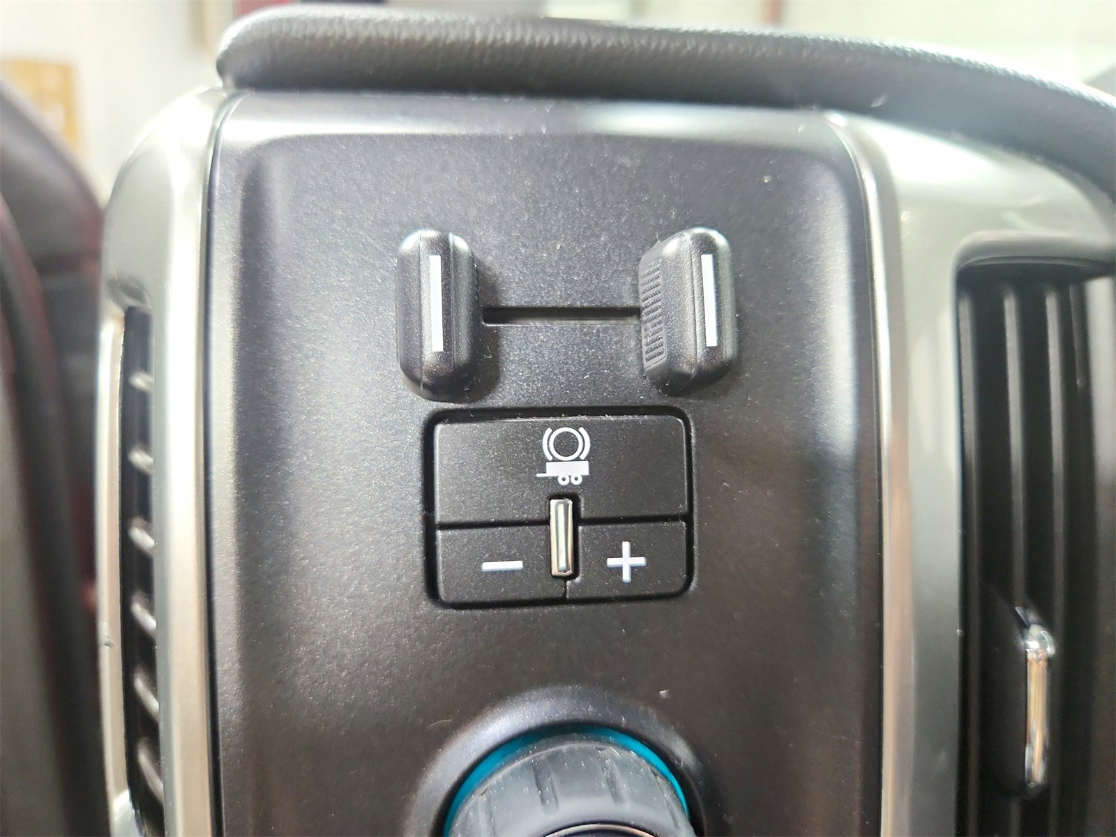 Used 2018 Chevrolet Silverado 1500 LT w/ All Star Edition image 26