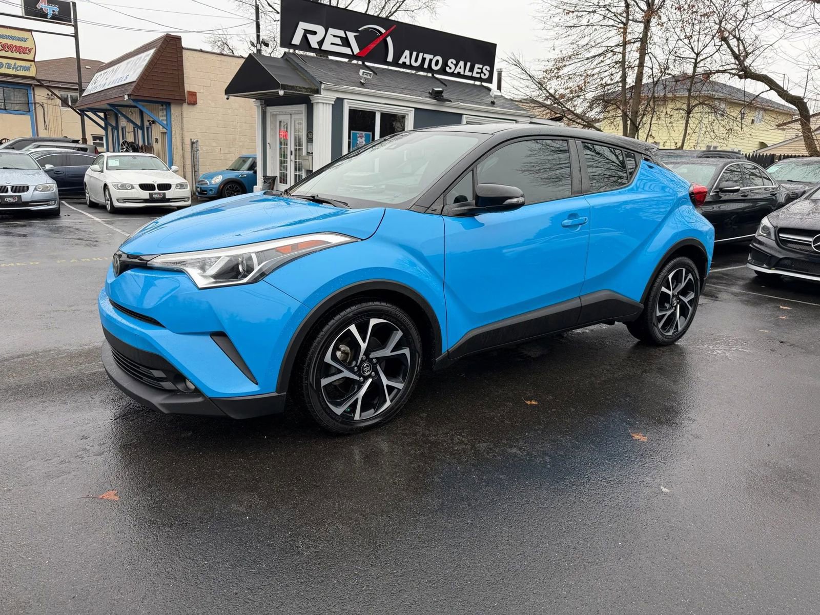 Used 2019 Toyota C-HR XLE image 2