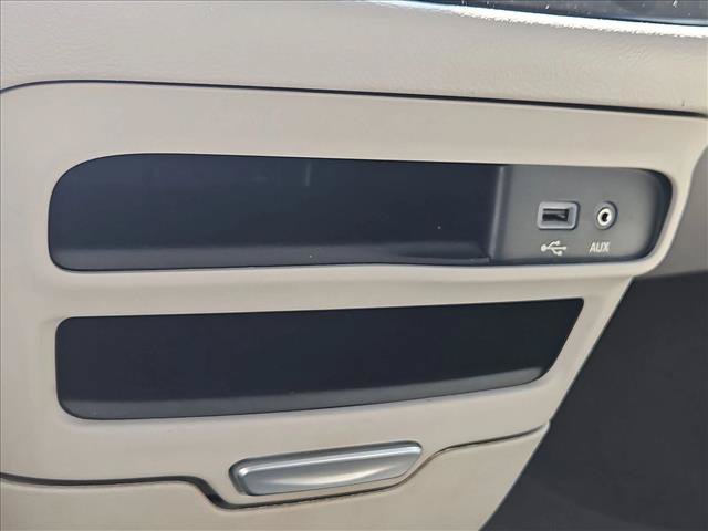 Used 2017 Chrysler Pacifica Touring-L FWD image 19