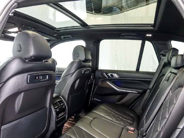 Used 2023 BMW X5 xDrive40i w/ Premium Package AWD/4WD image 31