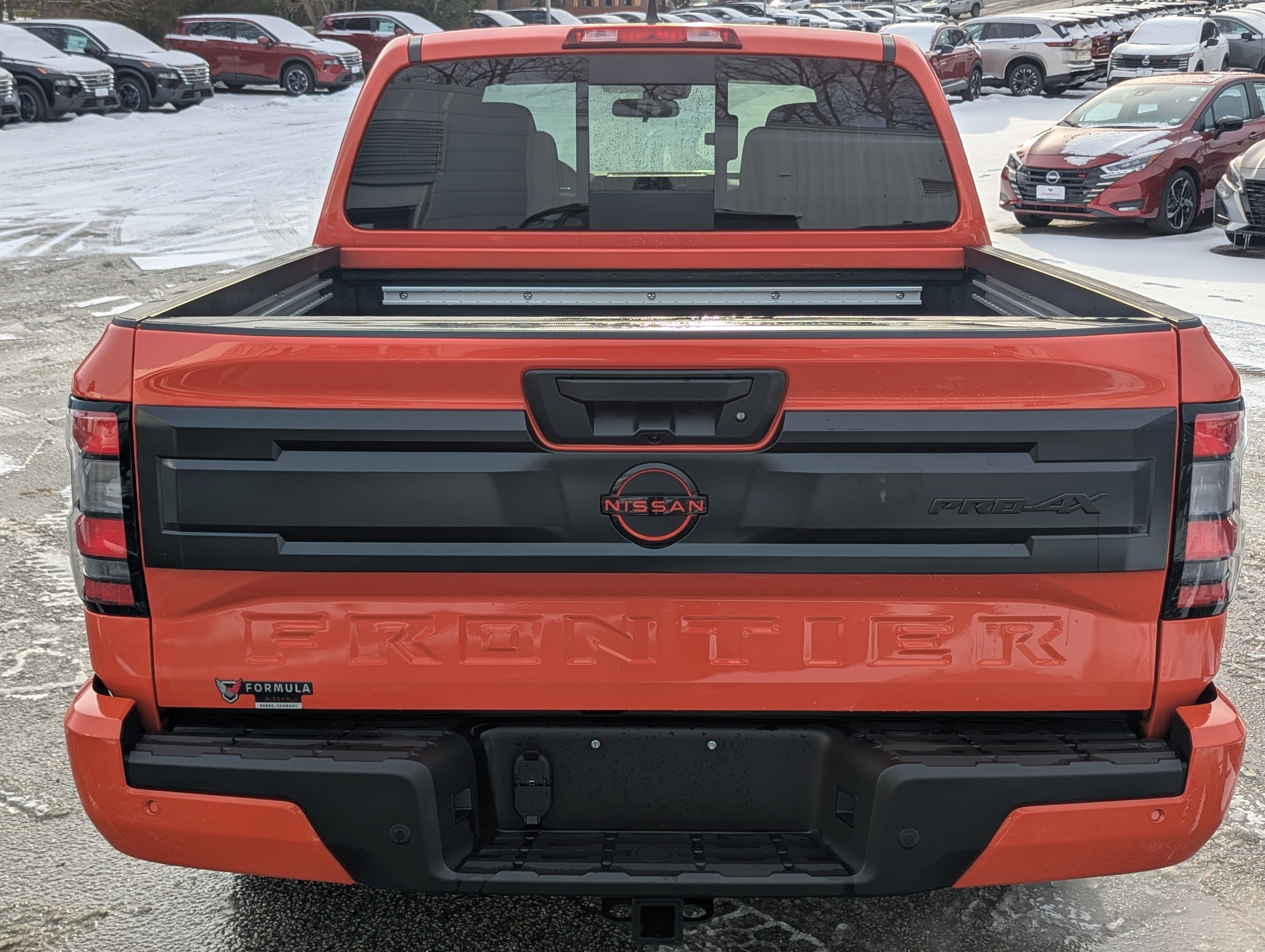 Used 2025 Nissan Frontier PRO-4X w/ Pro Convenience Package image 6