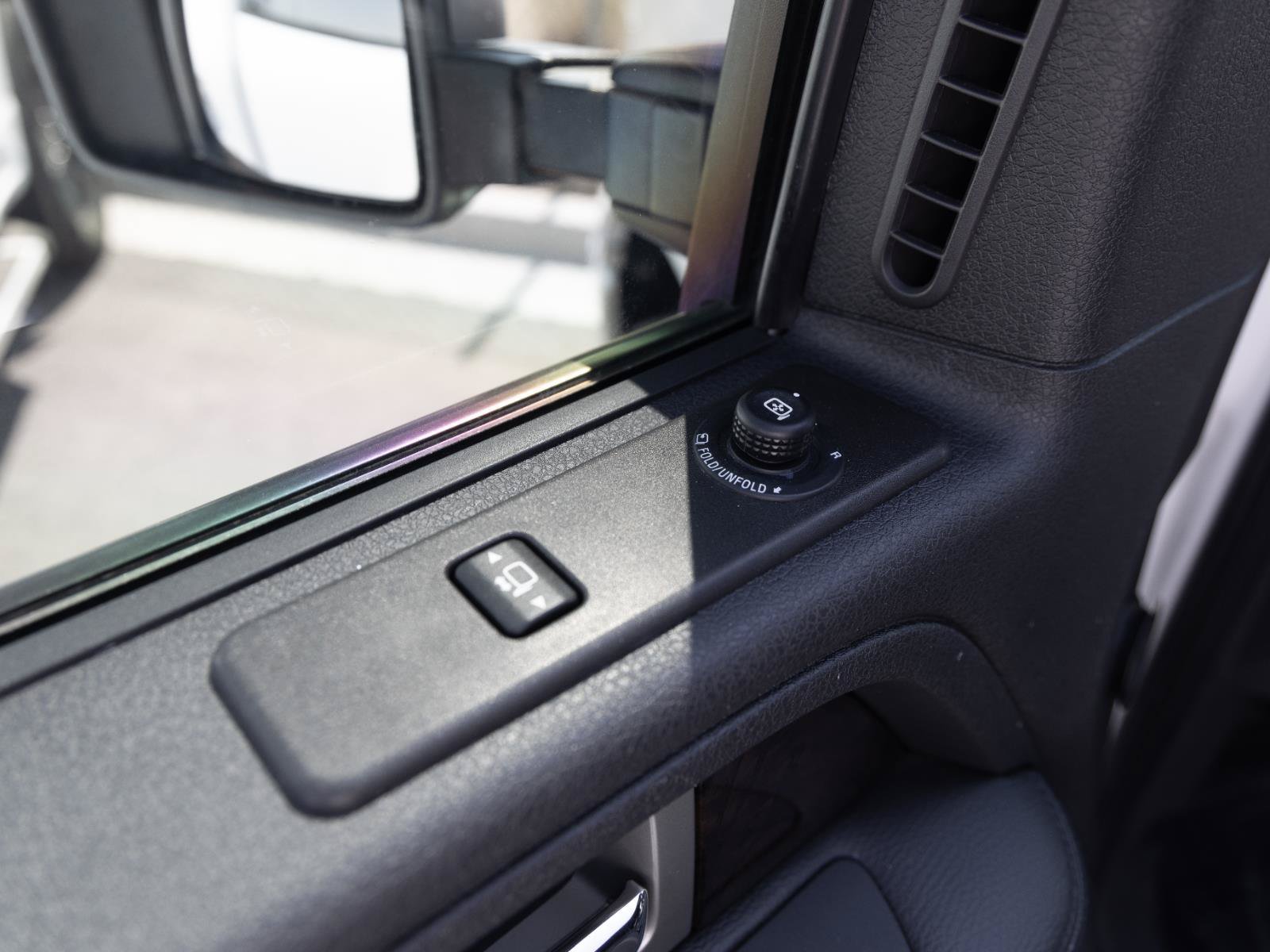 Used 2013 Ford F150 Platinum AWD/4WD image 30