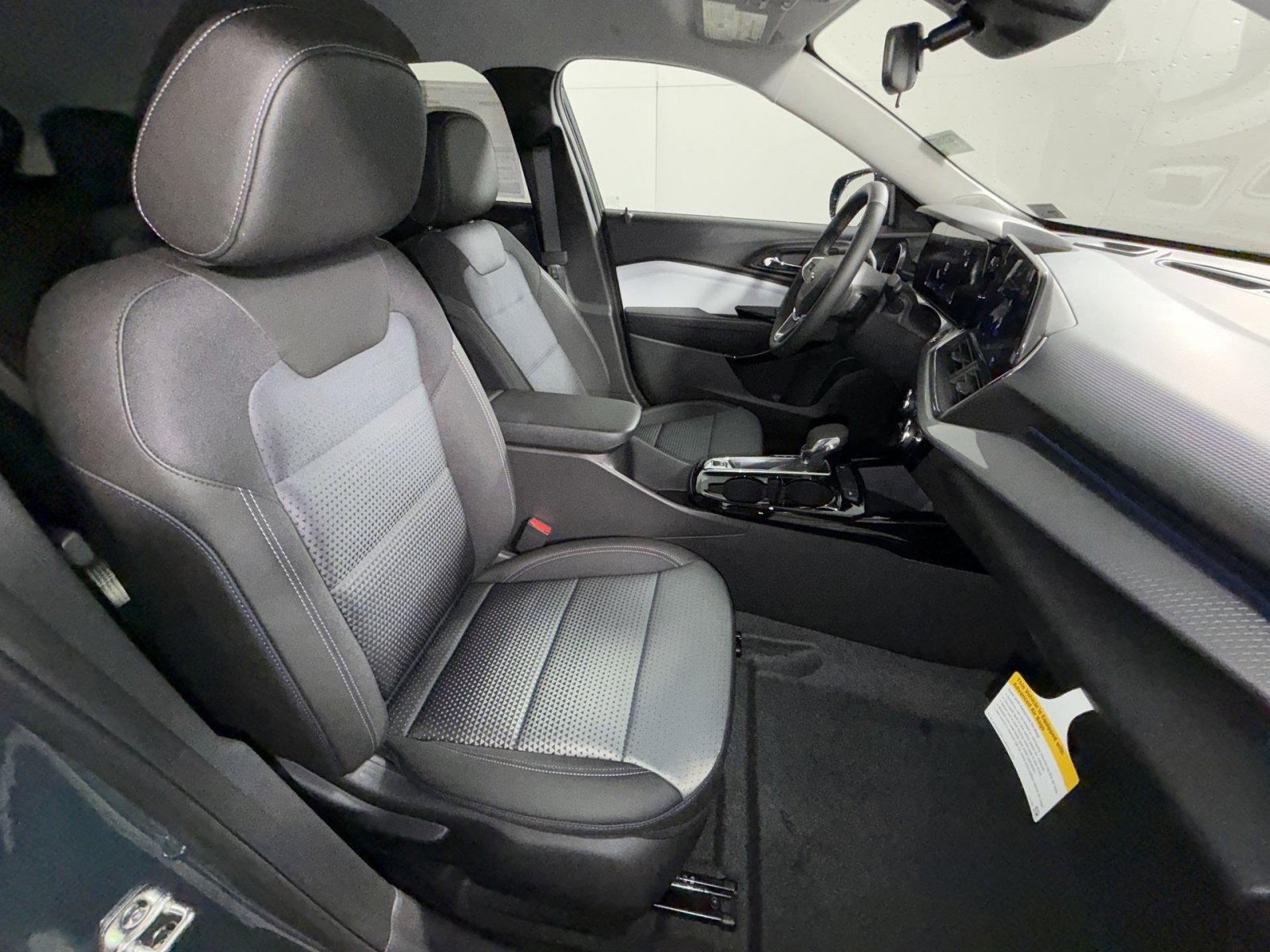New 2026 Chevrolet Trax LT w/ Driver Confidence Package FWD image 25